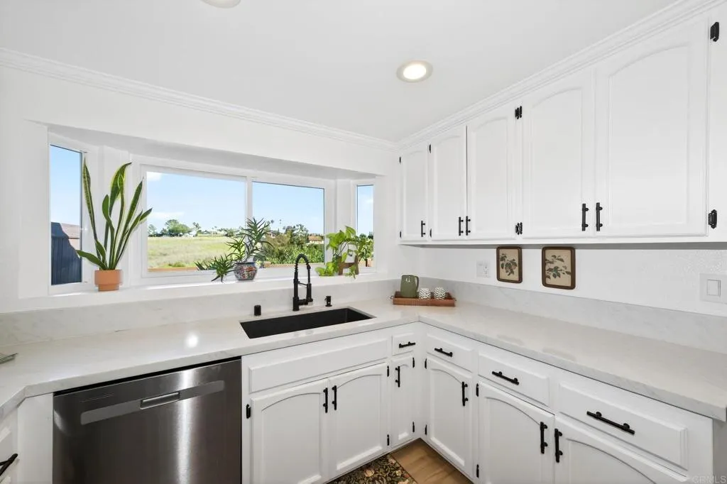 https://cdn.realtyfeed.com/cdn/127/306618471/538d57e5bac42f38f15e7252423b4a93.webp