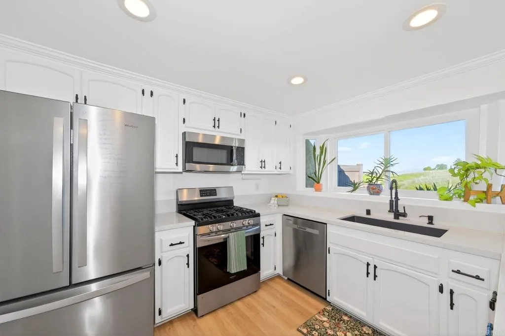 https://cdn.realtyfeed.com/cdn/127/306618471/6ca31a9d947897d7e9316171784b2c2a.webp