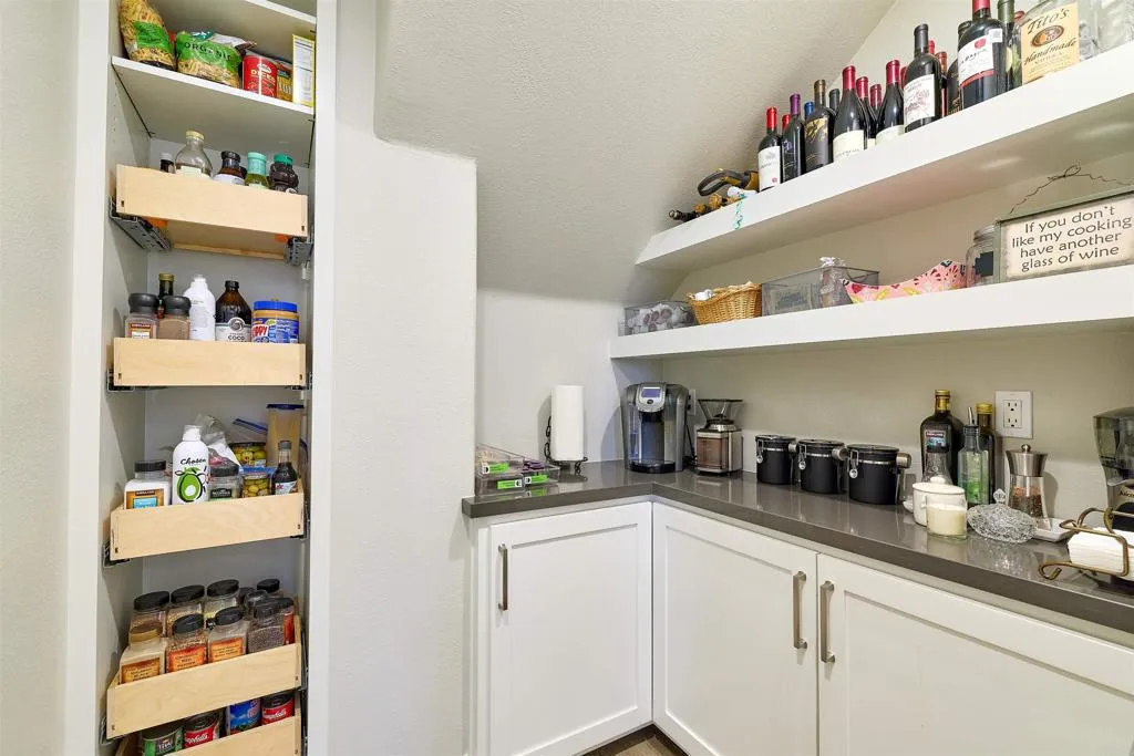 https://cdn.realtyfeed.com/cdn/127/306618479/c1c96f9d4233329ae50ca39d57bd6e19.webp
