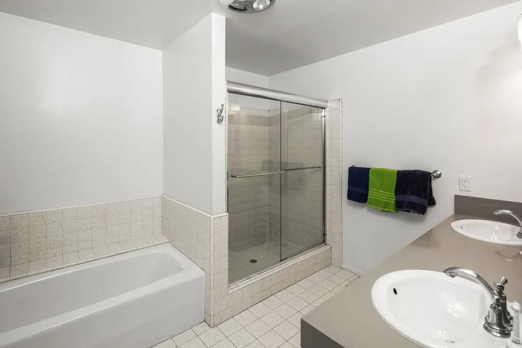 https://cdn.realtyfeed.com/cdn/127/306618480/2dbc32ba96a81b6e917d61d49dc01bb8.webp