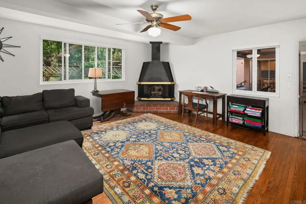 https://cdn.realtyfeed.com/cdn/127/306618480/30e9c85aba4b171baa11863bd3184c90.webp