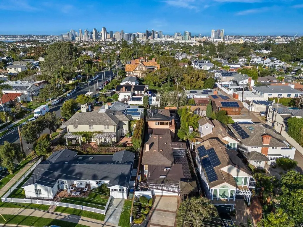 https://cdn.realtyfeed.com/cdn/127/306618480/4c6269c9fb74b5bb2c529d00c6e93a6c.webp