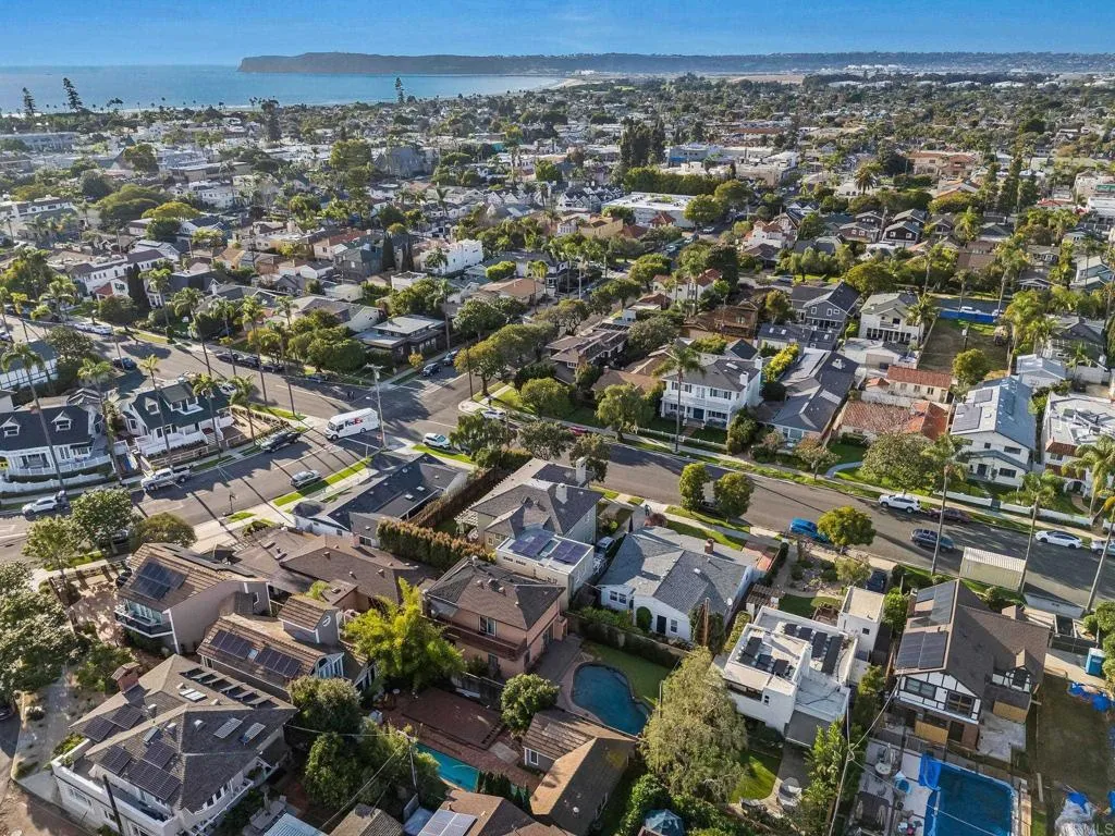 https://cdn.realtyfeed.com/cdn/127/306618480/54e615642d33e32a457926a3ad53aade.webp