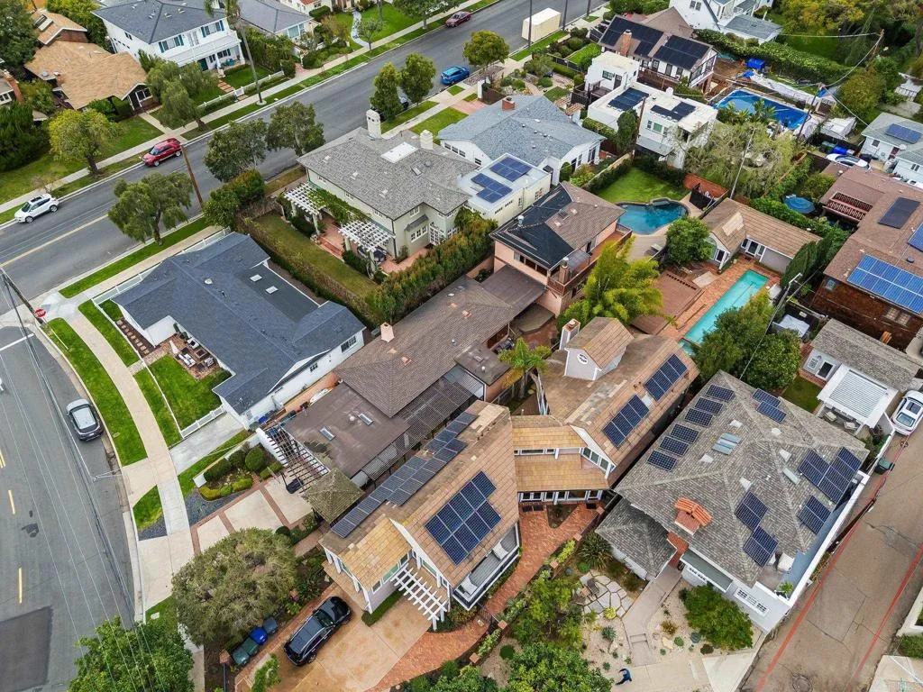 https://cdn.realtyfeed.com/cdn/127/306618480/598d6e2444cf99c6fa9d5f260b1494f5.webp