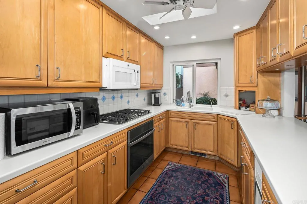 https://cdn.realtyfeed.com/cdn/127/306618480/c7533ecb5d5303593d48d6f3fc3b6d12.webp