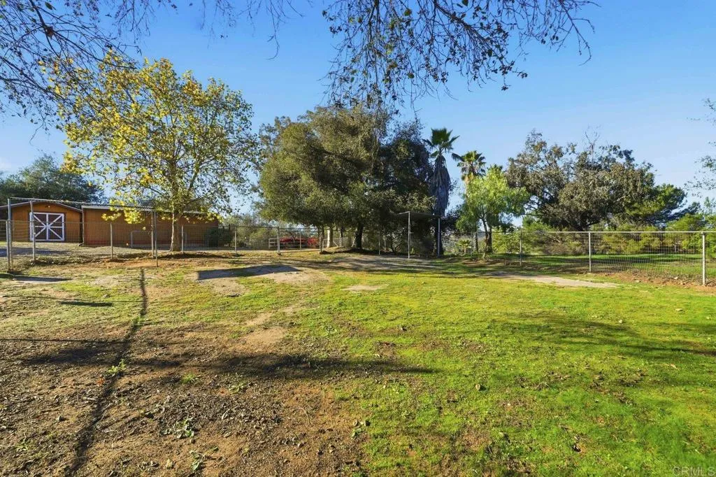 https://cdn.realtyfeed.com/cdn/127/306618669/144f282de48efb0aa3865a32b1ed9123.webp