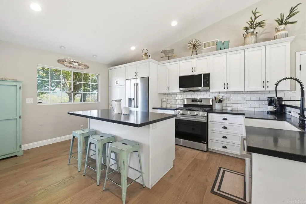 https://cdn.realtyfeed.com/cdn/127/306618669/94e6a704b99f772fd38083c1b33a1ec7.webp