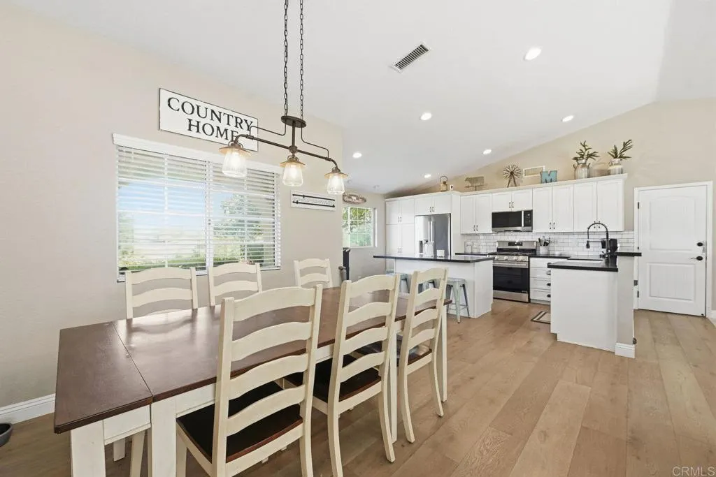 https://cdn.realtyfeed.com/cdn/127/306618669/ceb7b6d6bb49dd0007ebe9a83ec52435.webp