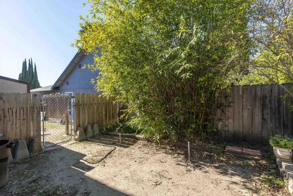 https://cdn.realtyfeed.com/cdn/127/306618679/beaa1495851173174596055eb70840d8.webp