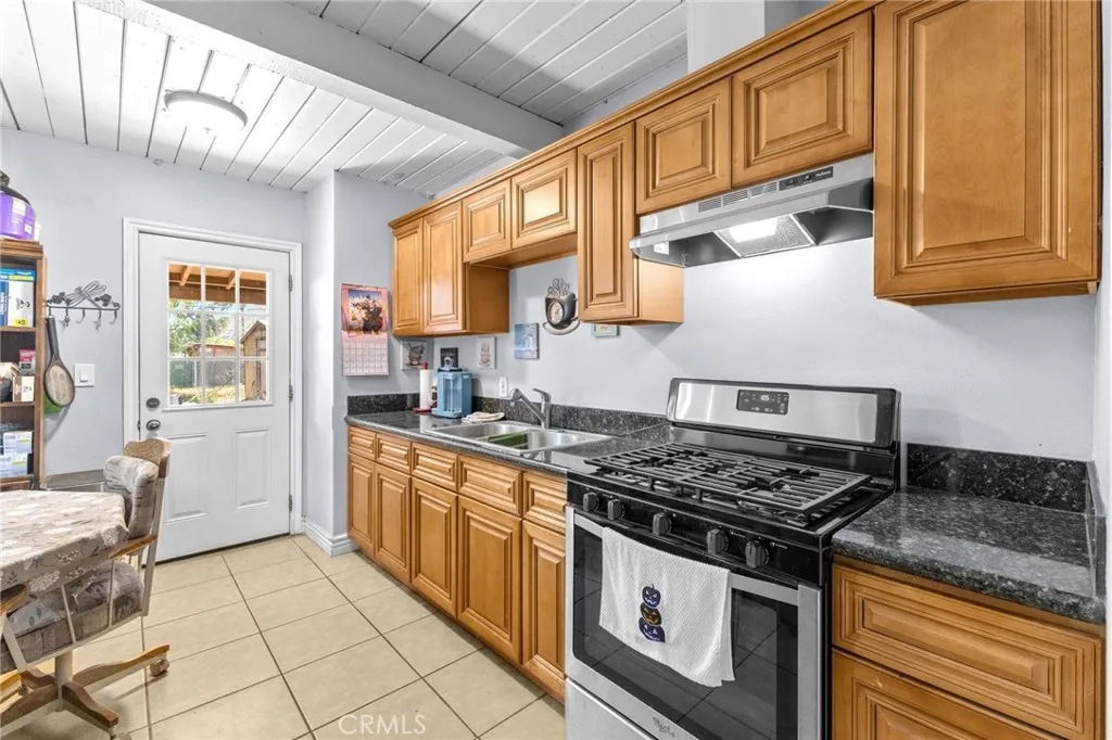 18585 14th, Bloomington, CA 92316 - Photo 5 of 19, Bloomington, CA