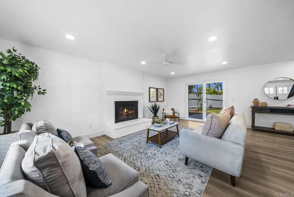 https://cdn.realtyfeed.com/cdn/127/306618753/0505375e5a94994a3a2a2d3c3d589859.webp
