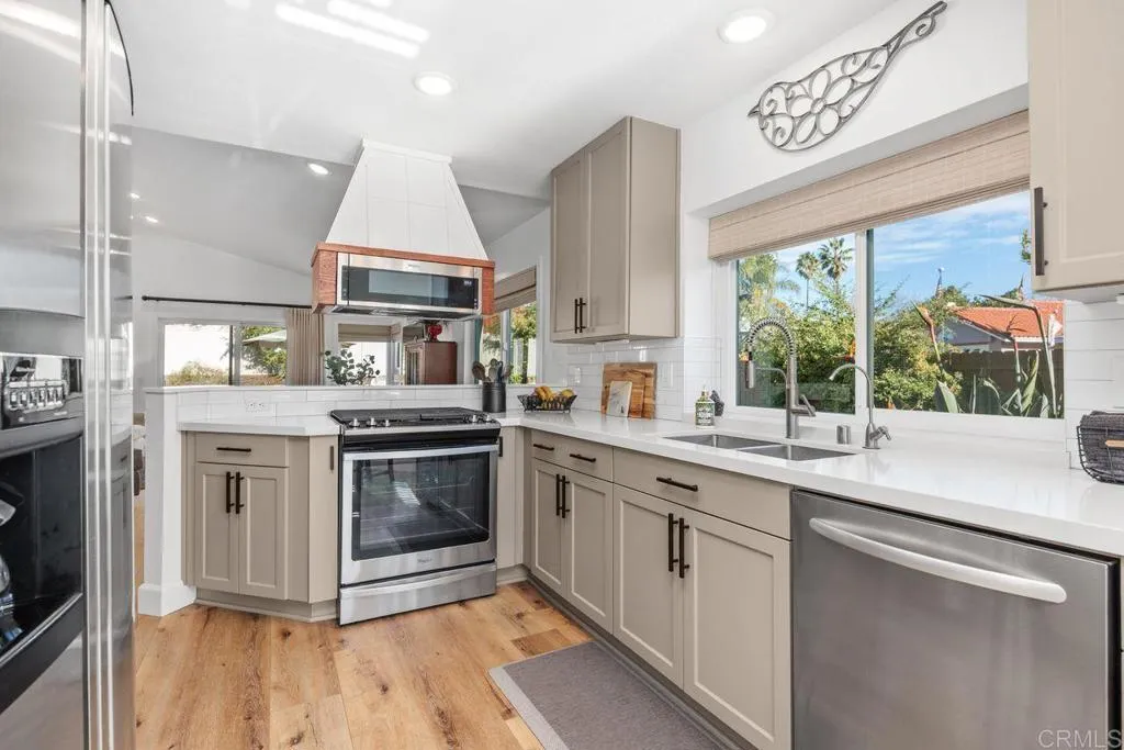 https://cdn.realtyfeed.com/cdn/127/306618823/79711669d130f39f0225e297c3262f24.webp