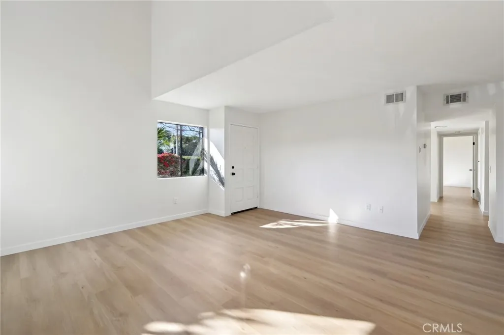https://cdn.realtyfeed.com/cdn/127/306618951/a38e2c7e593570bdf288af269332713f.webp