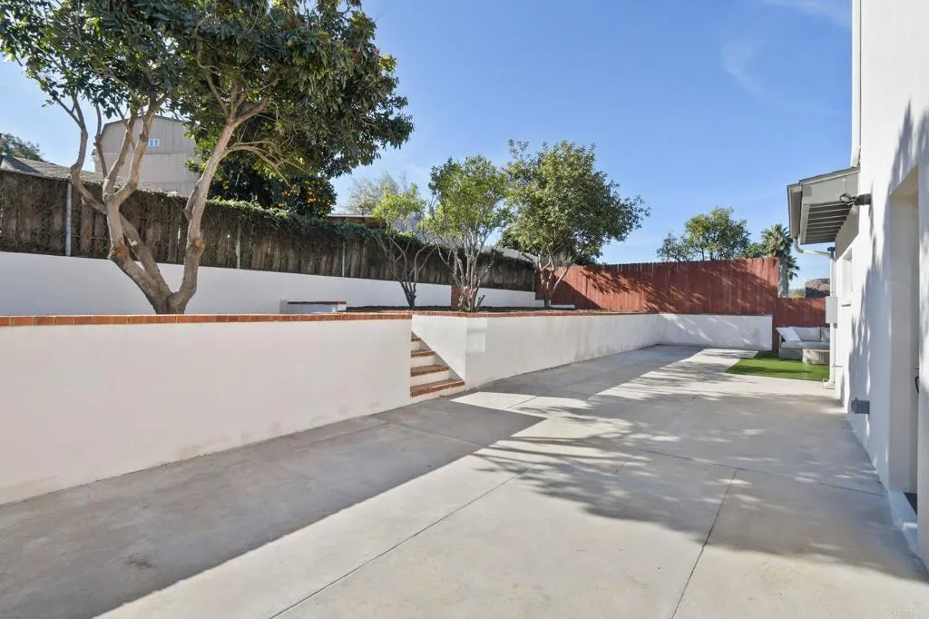 https://cdn.realtyfeed.com/cdn/127/306618968/929926ddd5cbcf59ad70ce7774bf900d.webp