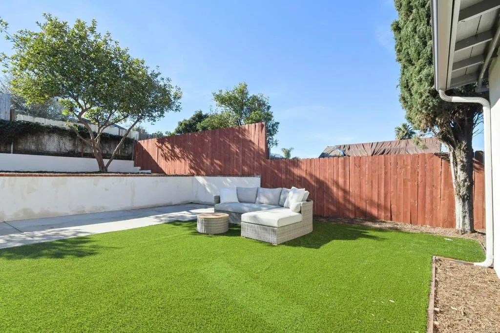 https://cdn.realtyfeed.com/cdn/127/306618968/b94dd6bff18ebdd06bb273a8706e5aad.webp