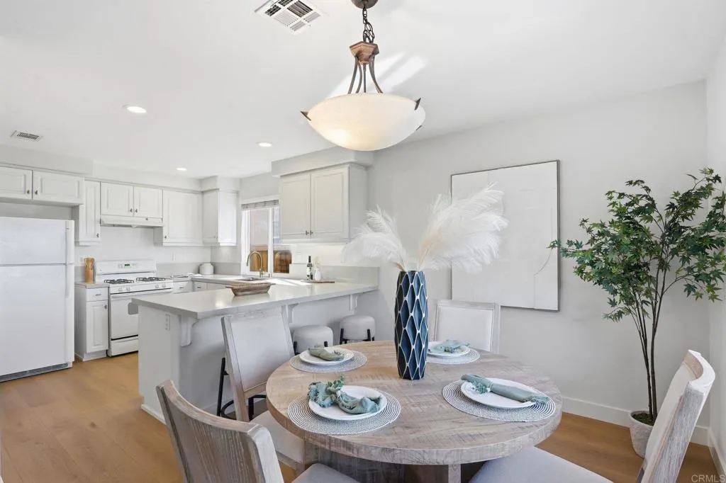 https://cdn.realtyfeed.com/cdn/127/306619055/3c63451fbf54bd943a108f49754bafdd.webp