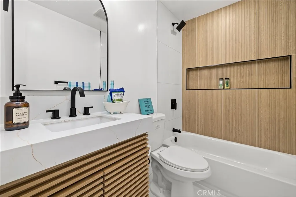 https://cdn.realtyfeed.com/cdn/127/306619107/4ba10c783be2ad0a535aefe22656f24a.webp
