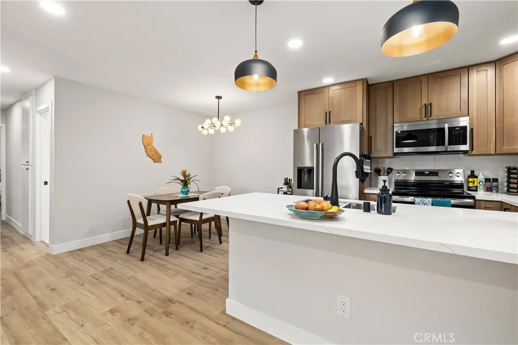 https://cdn.realtyfeed.com/cdn/127/306619107/8d9ee91ad1f161026a06998191d035f9.webp