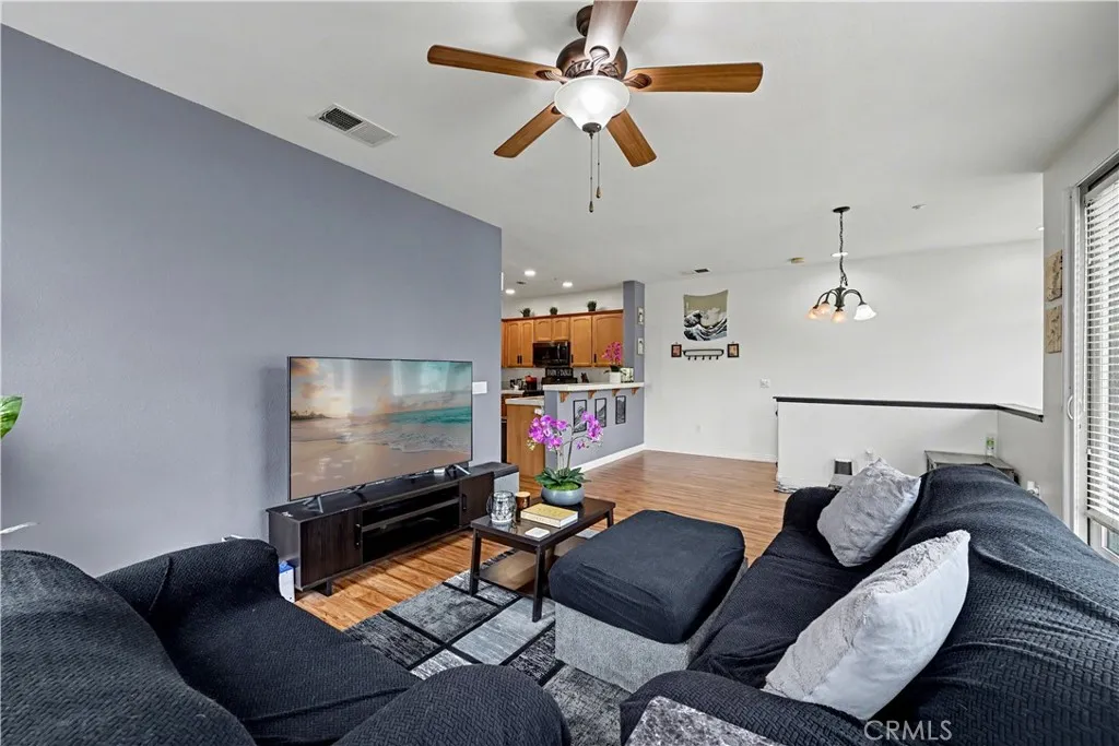 https://cdn.realtyfeed.com/cdn/127/306619111/455542d9f05cd146114ebde31a9a69cd.webp
