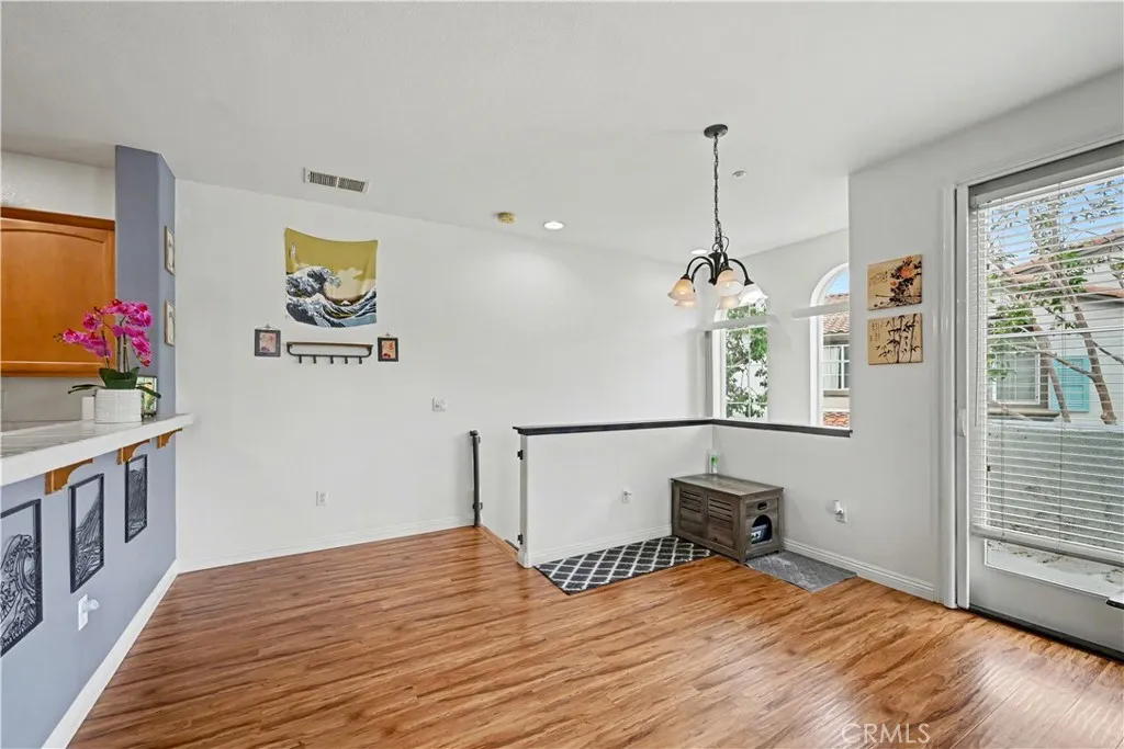 Photo #5: SW25281676 Listing: Photo #5