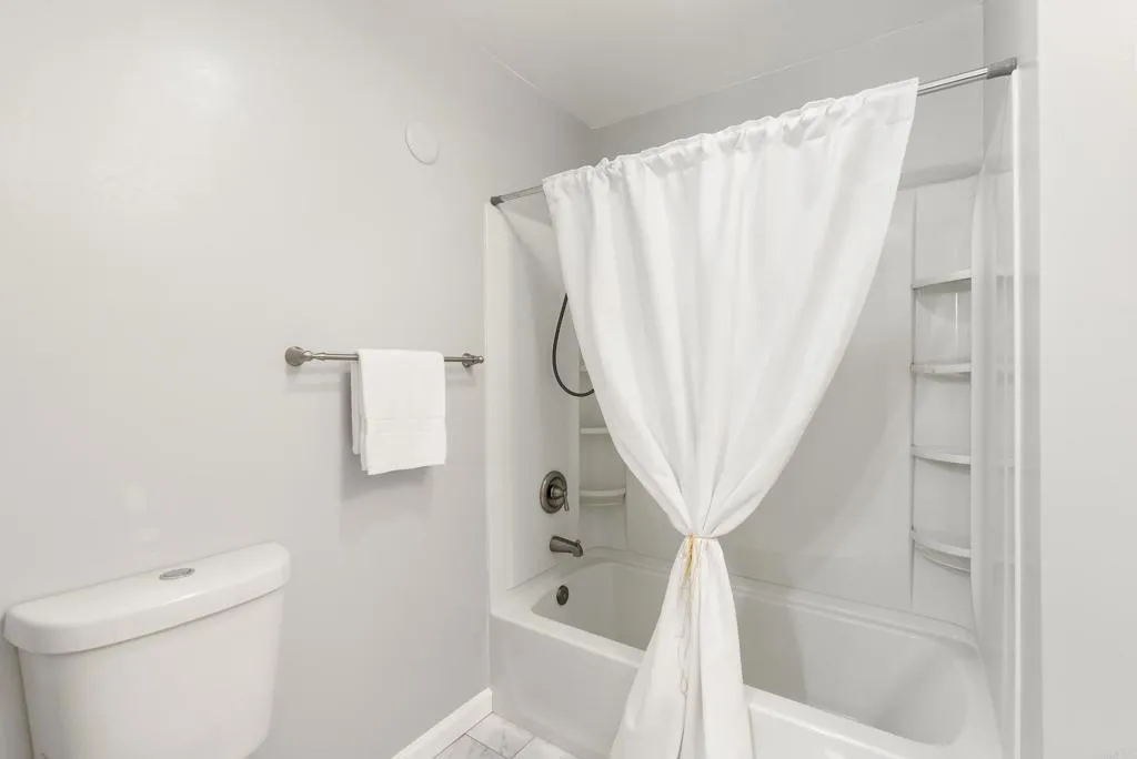 https://cdn.realtyfeed.com/cdn/127/306619117/7c06cf3e5da27b99bee0b5d910931736.webp