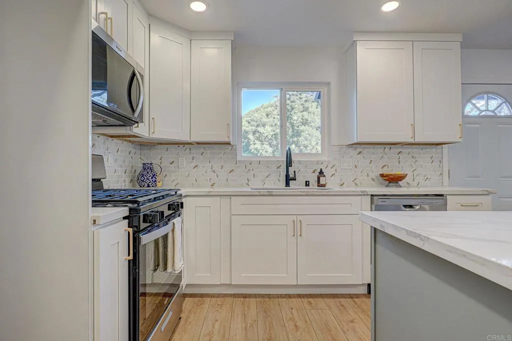 https://cdn.realtyfeed.com/cdn/127/306619136/9280886a9a6144cab951e1ac0d142618.webp