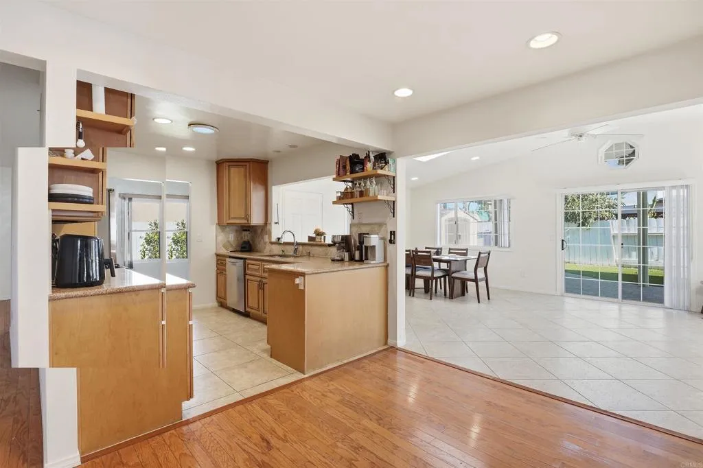 https://cdn.realtyfeed.com/cdn/127/306619203/9ac199df4829a148269cddd98b878a0b.webp