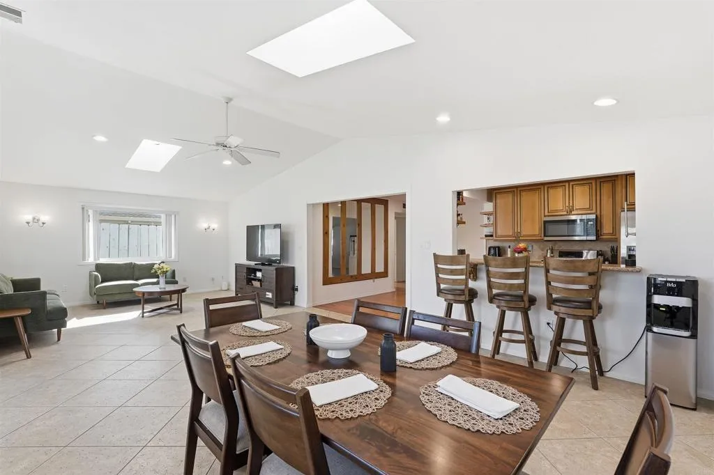 https://cdn.realtyfeed.com/cdn/127/306619203/ded3d66394e1a945cc2b55d3efe1da9d.webp