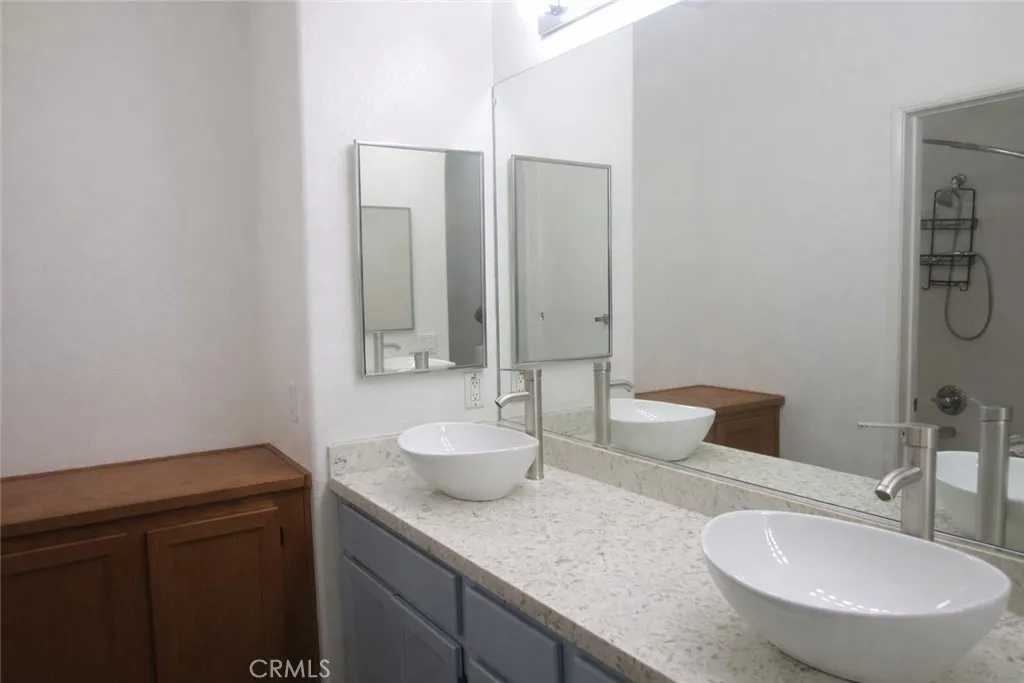 https://cdn.realtyfeed.com/cdn/127/306619204/7ca2791bc900554a78aa2b4970b59c39.webp