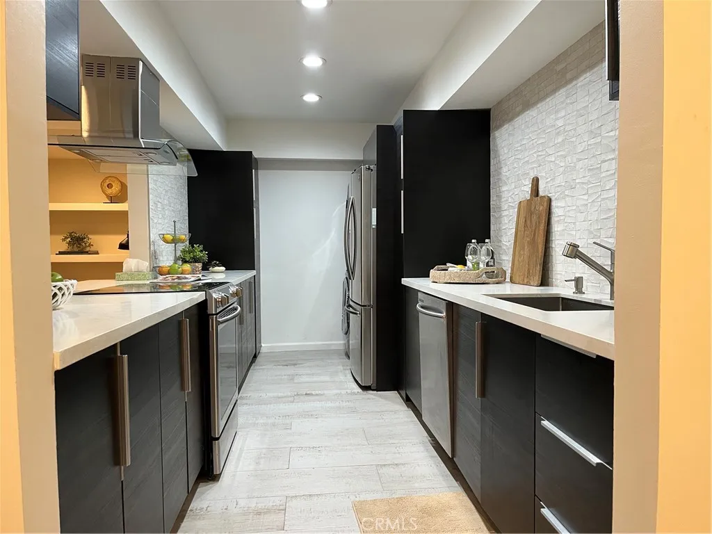 1025 N Kings Rd Unit 105, West Hollywood, CA 90069 - Photo 2 of 19, West Hollywood, CA