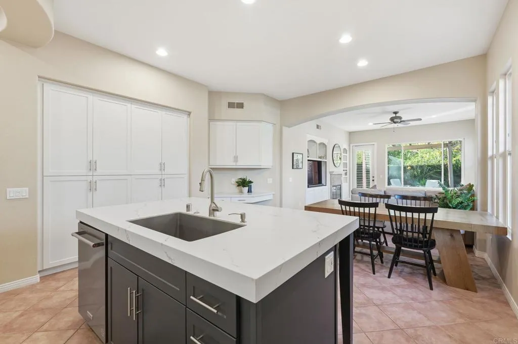 https://cdn.realtyfeed.com/cdn/127/306619599/23dac29ec582bf20866124c609d1283e.webp