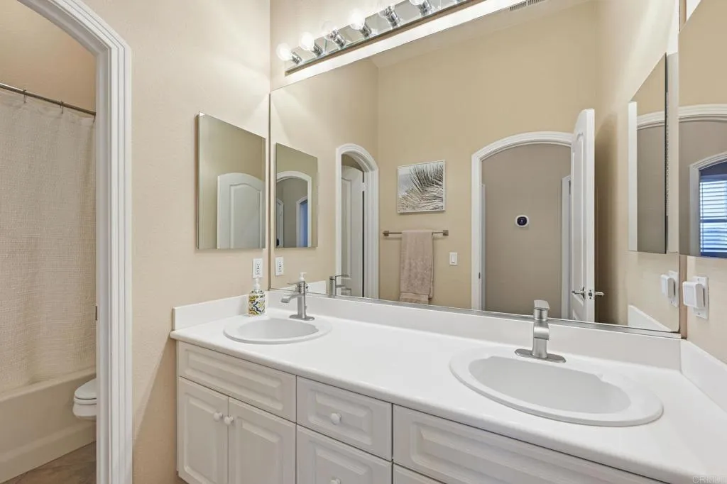 https://cdn.realtyfeed.com/cdn/127/306619599/8081806de1587476ff83e336863bd4c1.webp