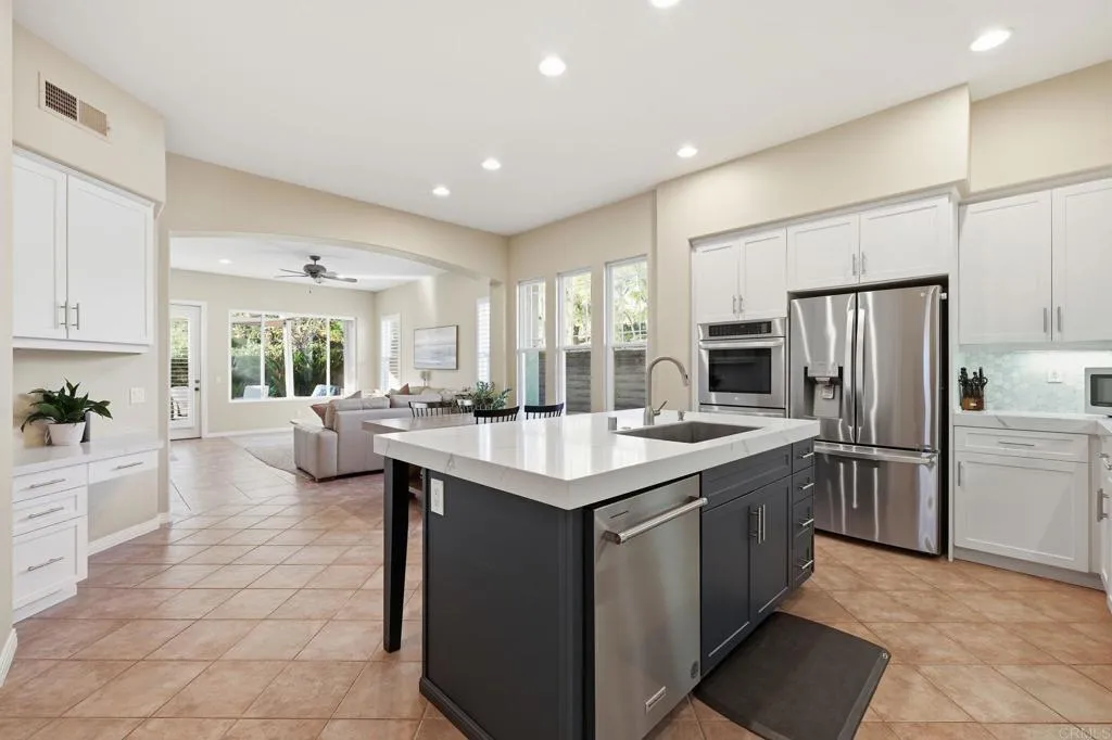 https://cdn.realtyfeed.com/cdn/127/306619599/b86661e9ba0a348b800e358b04b80e28.webp