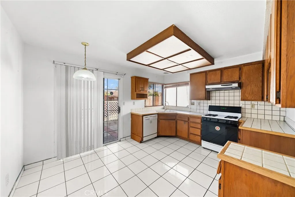https://cdn.realtyfeed.com/cdn/127/306619655/03f26a1b9158c88954dc901f42224e91.webp