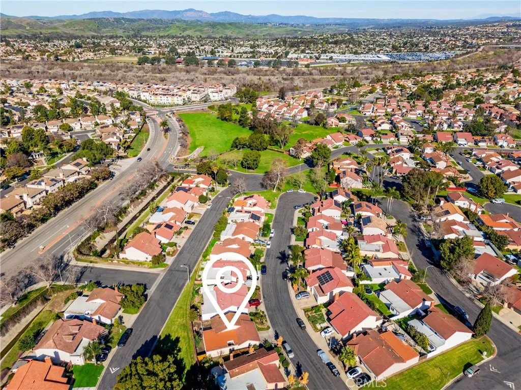 https://cdn.realtyfeed.com/cdn/127/306619655/130b8b1906c6a24c4694f907de8e87b9.webp