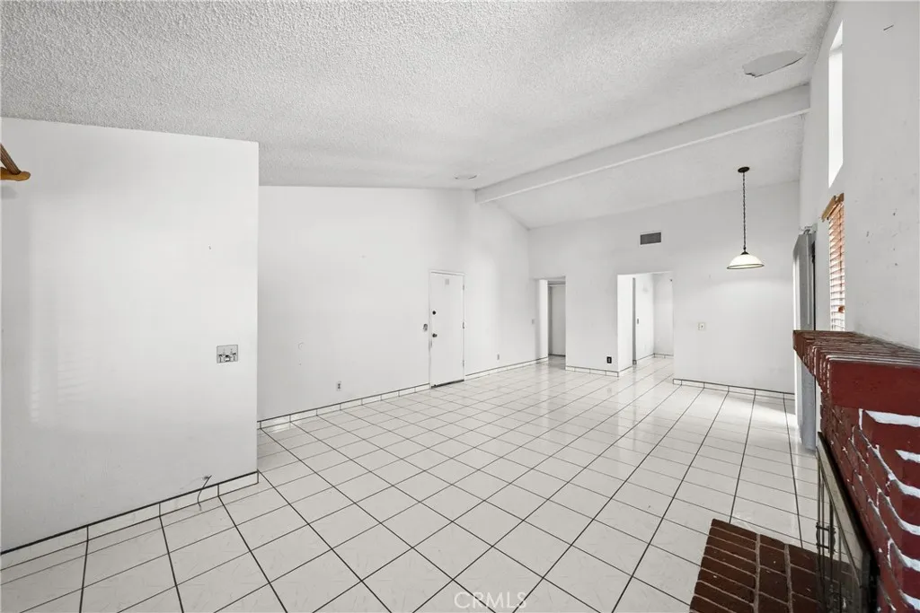 https://cdn.realtyfeed.com/cdn/127/306619655/4a462338543a3acd3e1e8b2d36283a53.webp