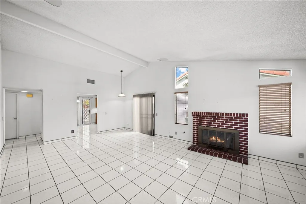 https://cdn.realtyfeed.com/cdn/127/306619655/e2ac63c659a271be3d4b82778a4a8543.webp