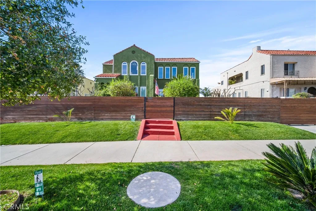 1245 S Hudson
