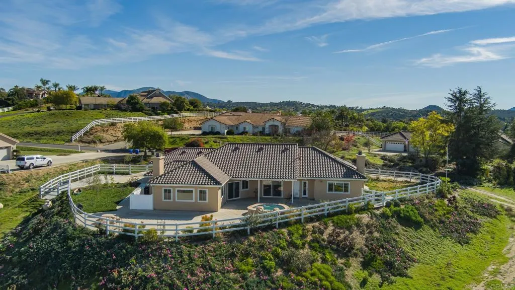 https://cdn.realtyfeed.com/cdn/127/306619708/3e0d9ac0ce1da76171222c776c68fdd2.webp