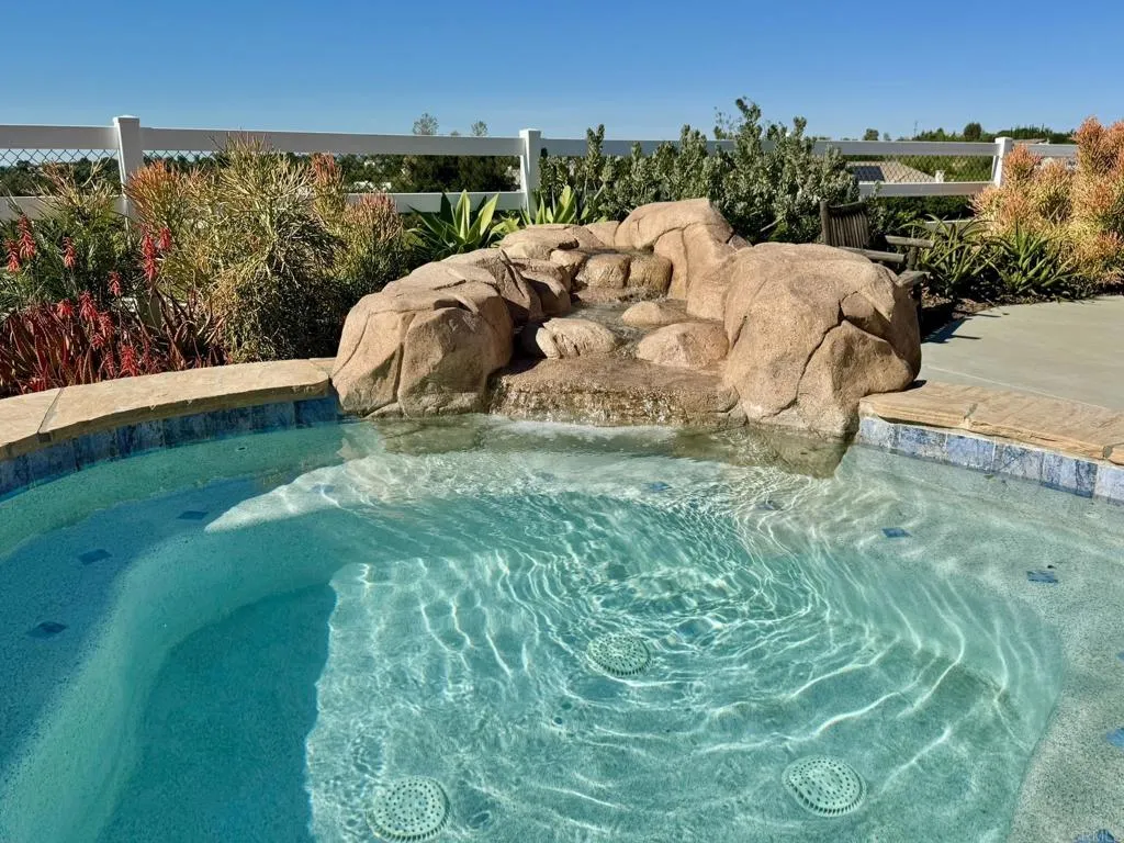 https://cdn.realtyfeed.com/cdn/127/306619708/cae8afb52789628c45497423ae3e6c1b.webp