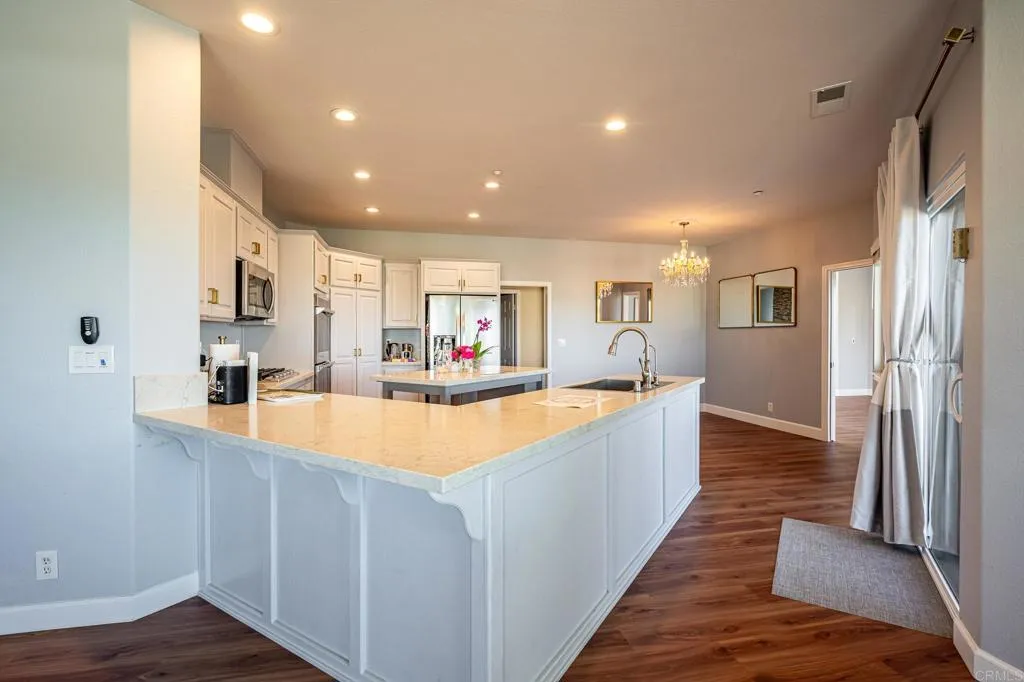 https://cdn.realtyfeed.com/cdn/127/306619708/e5e344afbf646b41259206205f5b1830.webp