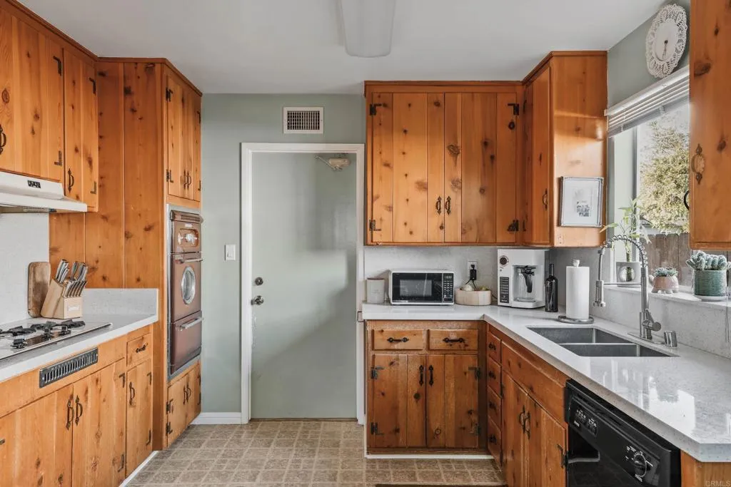 https://cdn.realtyfeed.com/cdn/127/306619740/0d27a64599c1fa8667fefc143207aa57.webp