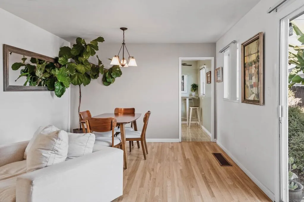https://cdn.realtyfeed.com/cdn/127/306619740/8ae75de342389dd067b747ed365fa9c0.webp