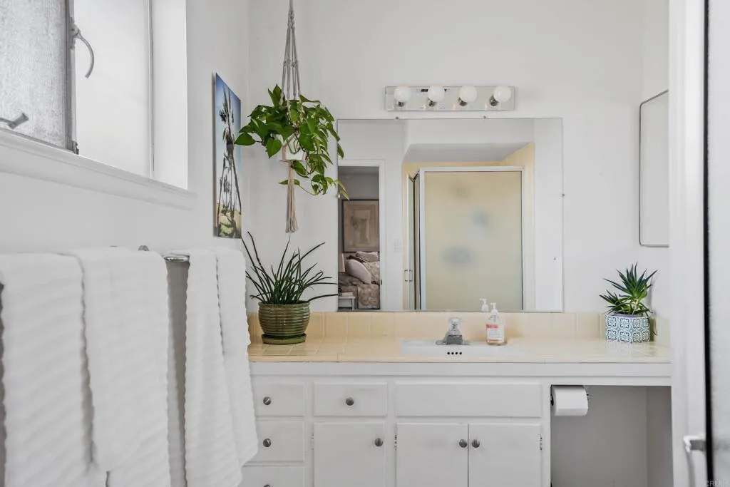 https://cdn.realtyfeed.com/cdn/127/306619740/c44434af01ab09f926749421656dd27b.webp