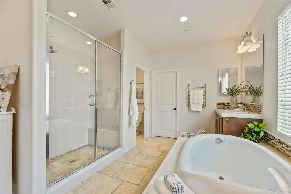 https://cdn.realtyfeed.com/cdn/127/306619800/40dea6c4367116eb478635b9a883994d.webp