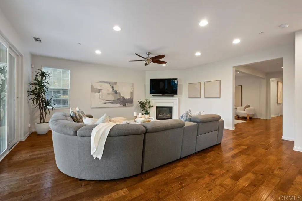 https://cdn.realtyfeed.com/cdn/127/306619800/52e0e4a00776bfe426f75a34b1471153.webp