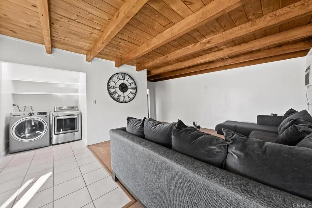 https://cdn.realtyfeed.com/cdn/127/306619817/fc2a9d3806c02d9579b983b193e9e329.webp