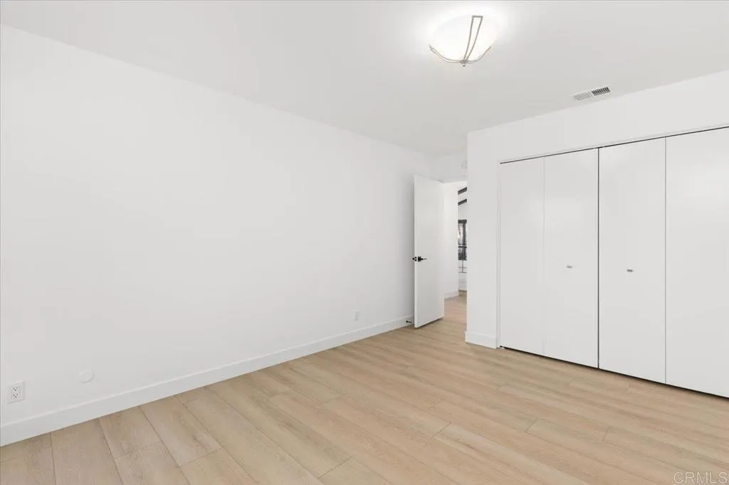 https://cdn.realtyfeed.com/cdn/127/306619827/508d294910d04f41a4b176db47124f59.webp