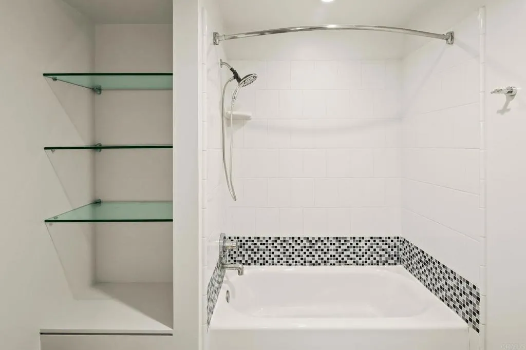 https://cdn.realtyfeed.com/cdn/127/306619844/56787315eb580f49315bdda27f12cf98.webp