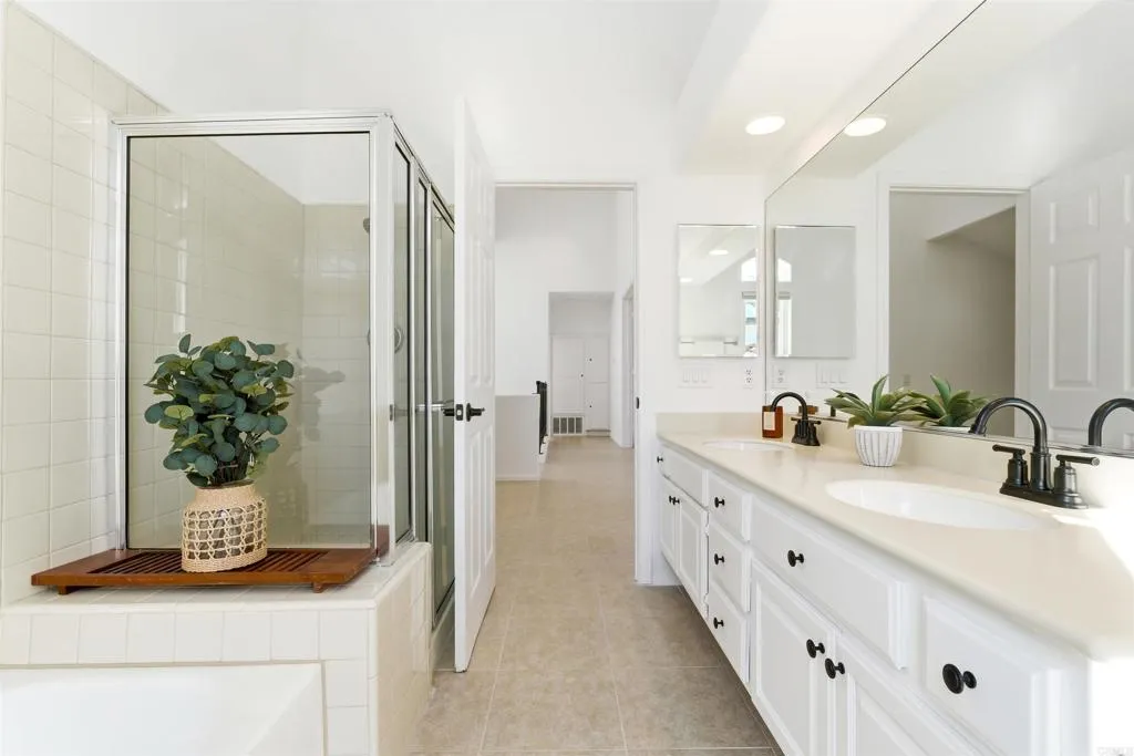 https://cdn.realtyfeed.com/cdn/127/306619851/551e427a4a815ab8385bda5e7194c602.webp